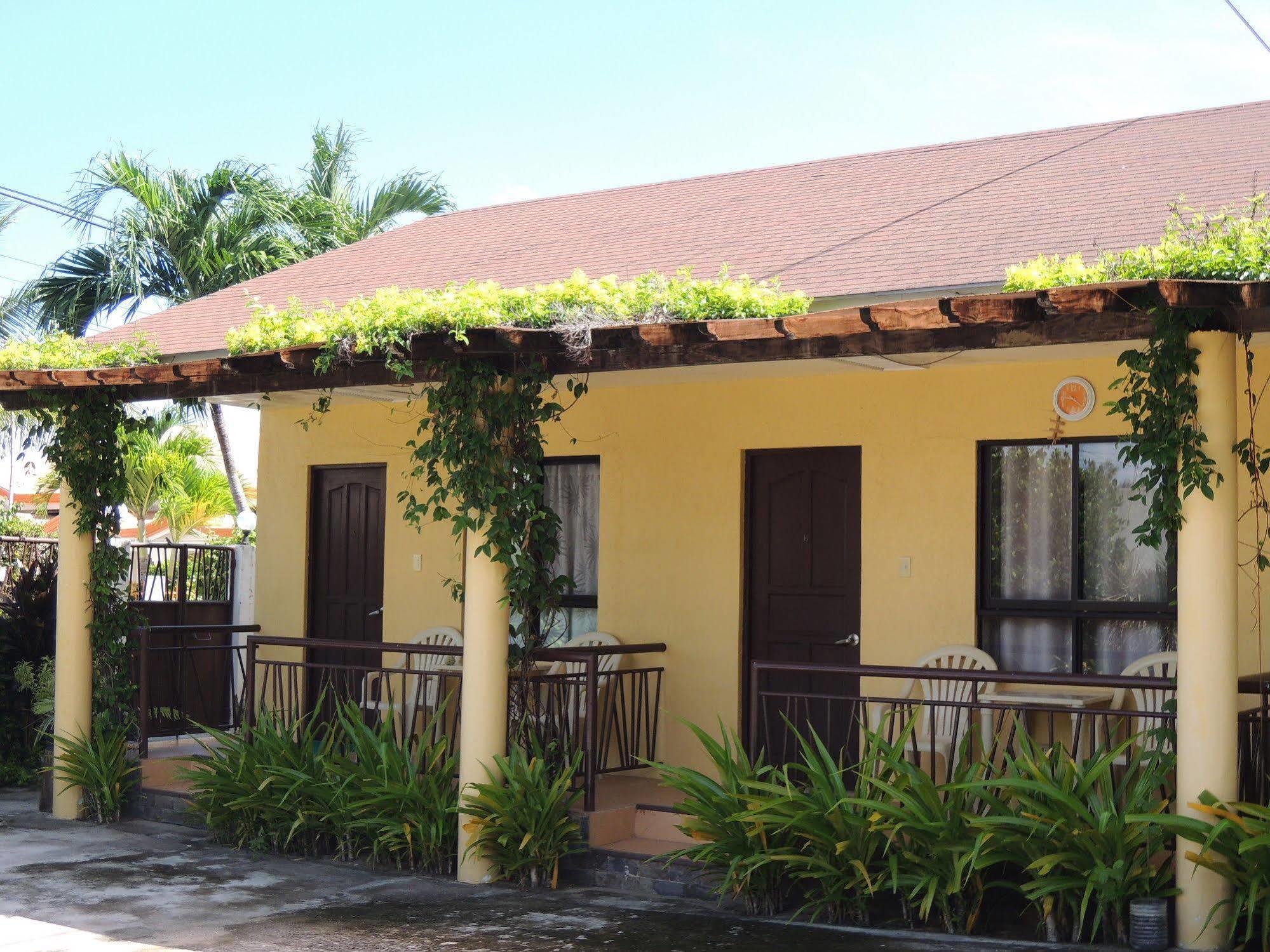 Palms Seaside Inn And Resort Medellin Extérieur photo