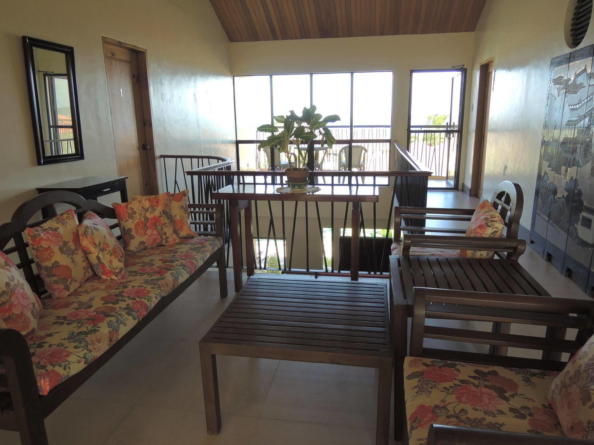 Palms Seaside Inn And Resort Medellin Extérieur photo