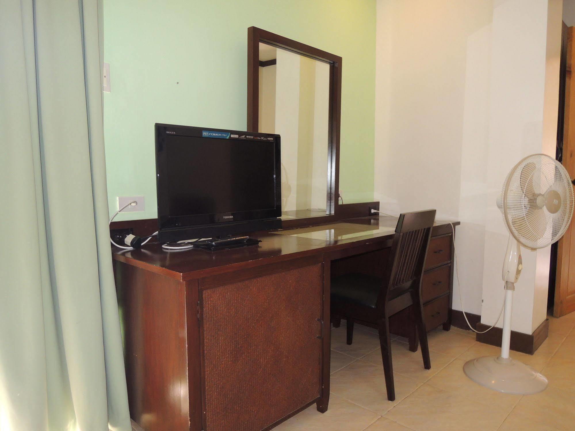 Palms Seaside Inn And Resort Medellin Extérieur photo