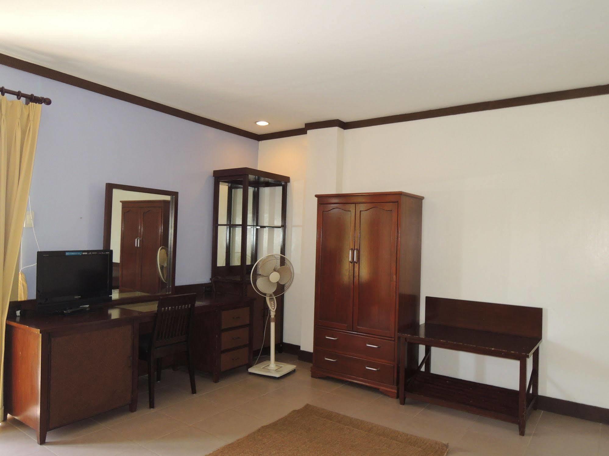 Palms Seaside Inn And Resort Medellin Extérieur photo