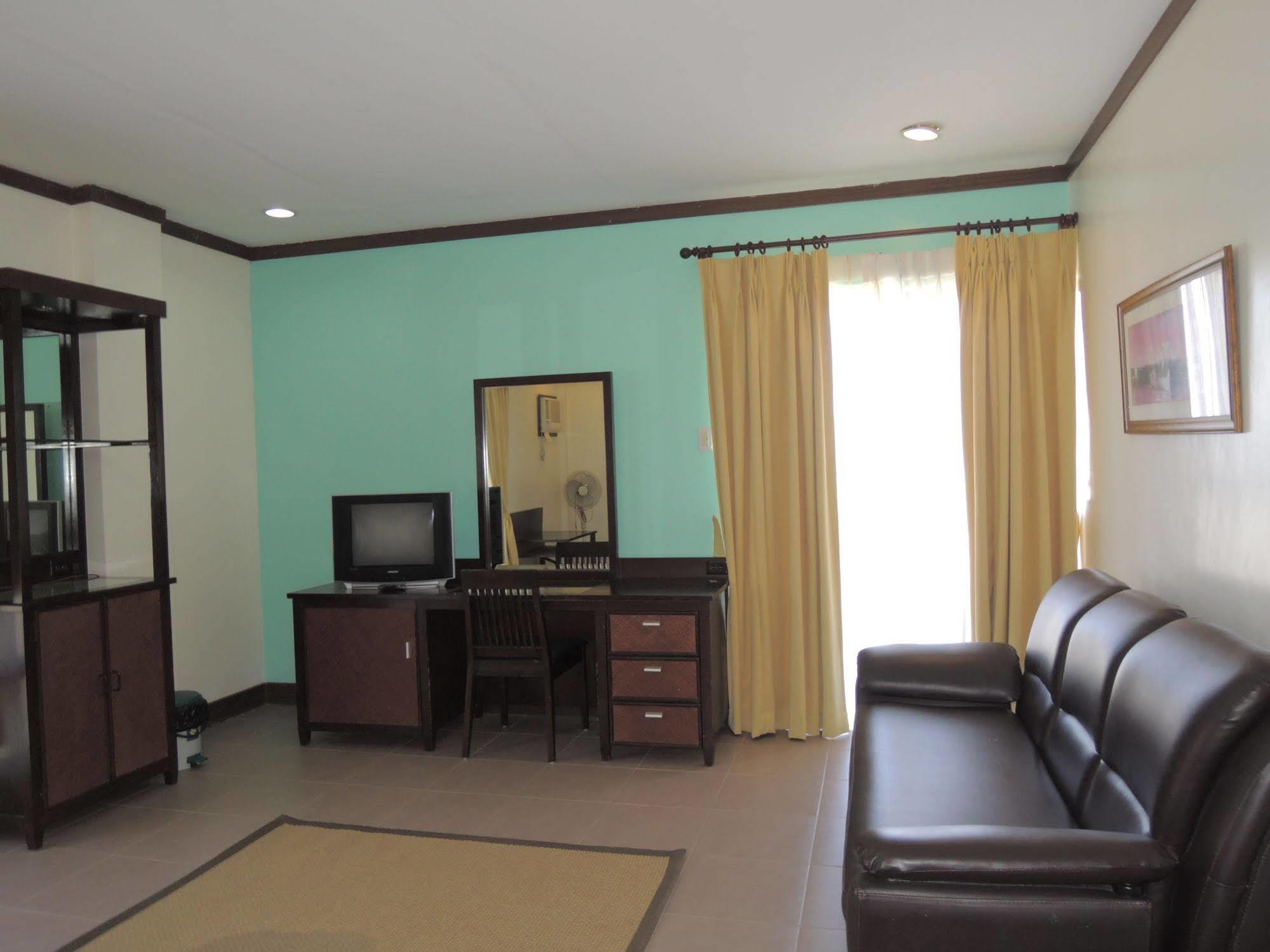 Palms Seaside Inn And Resort Medellin Extérieur photo