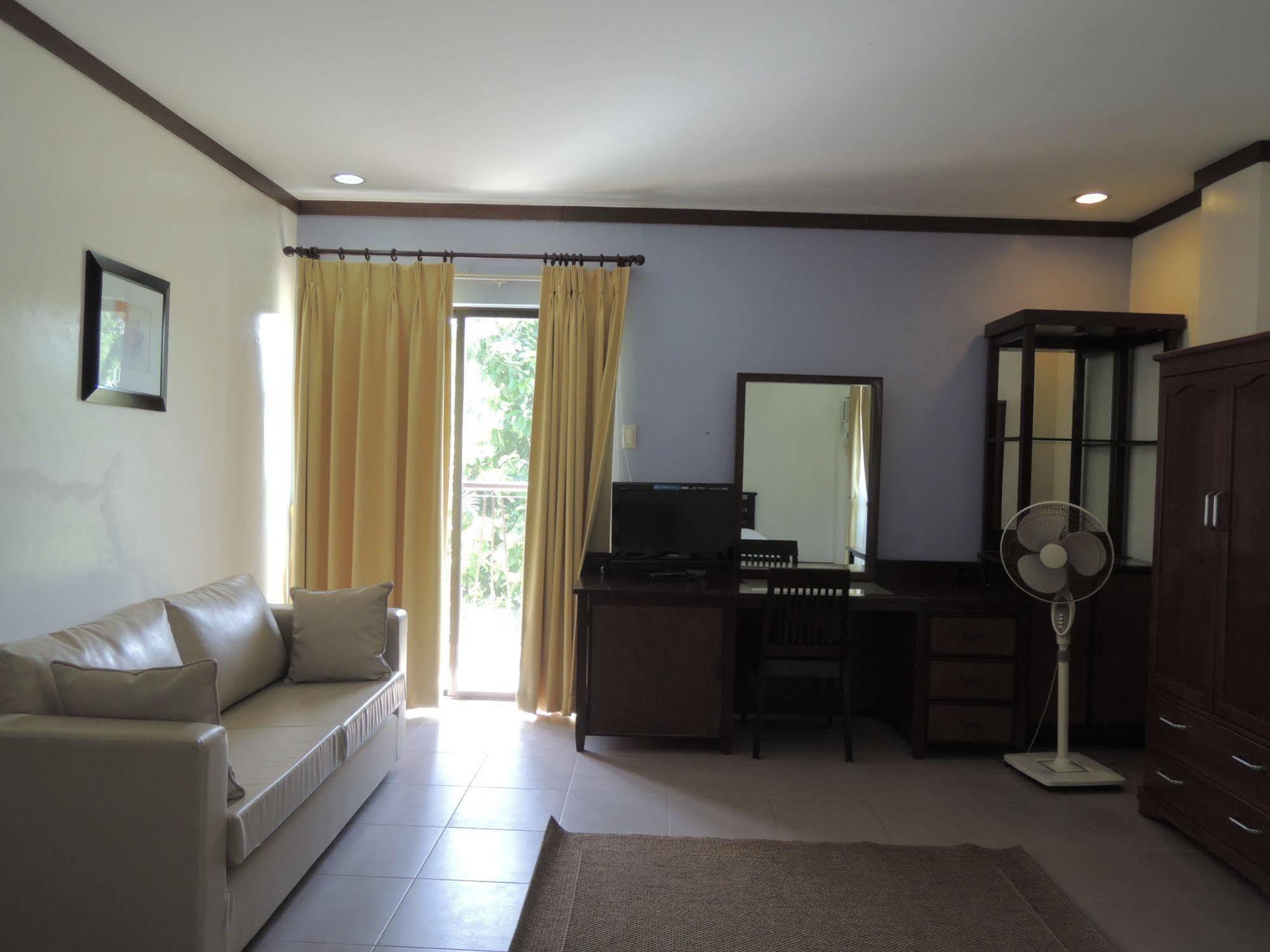 Palms Seaside Inn And Resort Medellin Extérieur photo
