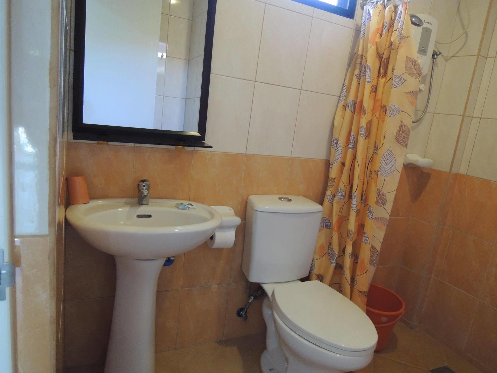 Palms Seaside Inn And Resort Medellin Extérieur photo