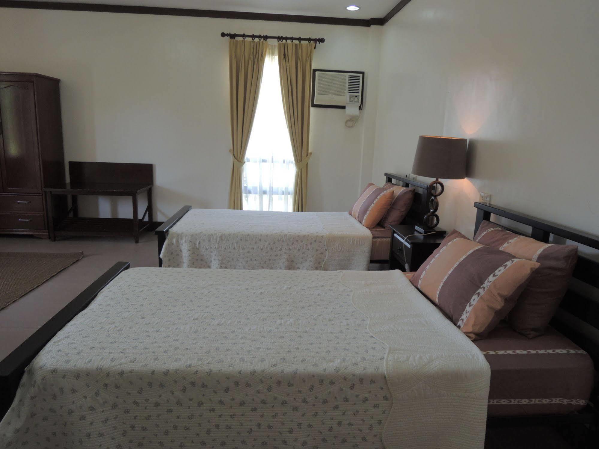 Palms Seaside Inn And Resort Medellin Extérieur photo